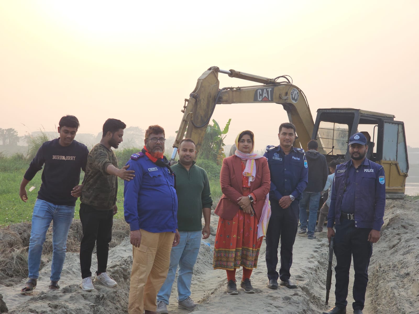 কেরানীগঞ্জে অবৈধ বালু বিক্রি ও মাটি কাটার বিরুদ্ধে অভিযান