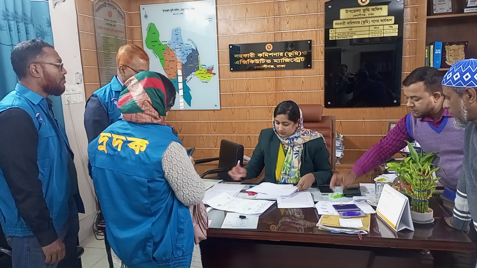 কেরানীগঞ্জ মডেল এসিল্যান্ড অফিসে দুদকের এনফোর্সমেন্ট টিমের তদন্ত,অতঃপর….