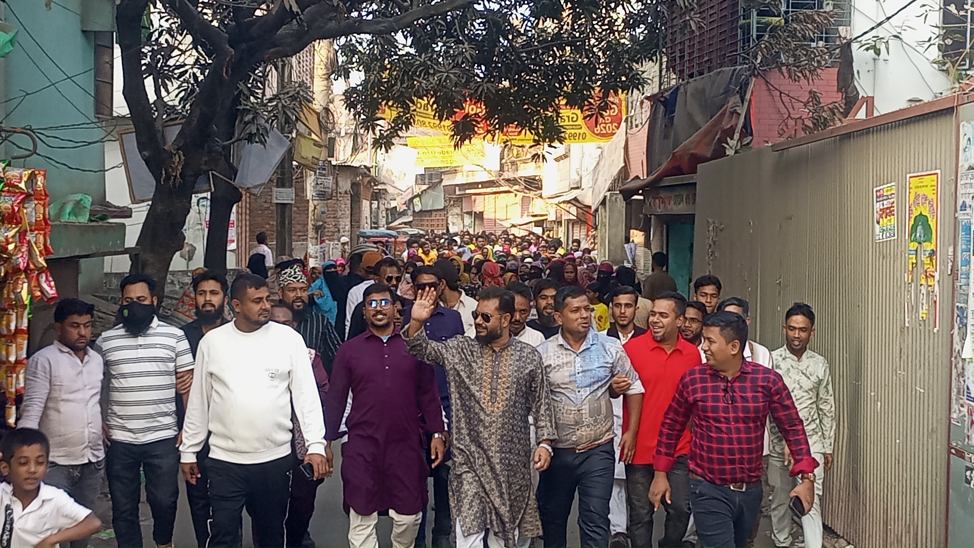 ঢাকা ৩ আসনে গয়েশ্বর চন্দ্র রায়ের পক্ষে স্বেচ্ছাসেবক দলের বিশাল শোডাউন ও গণসংযোগ
