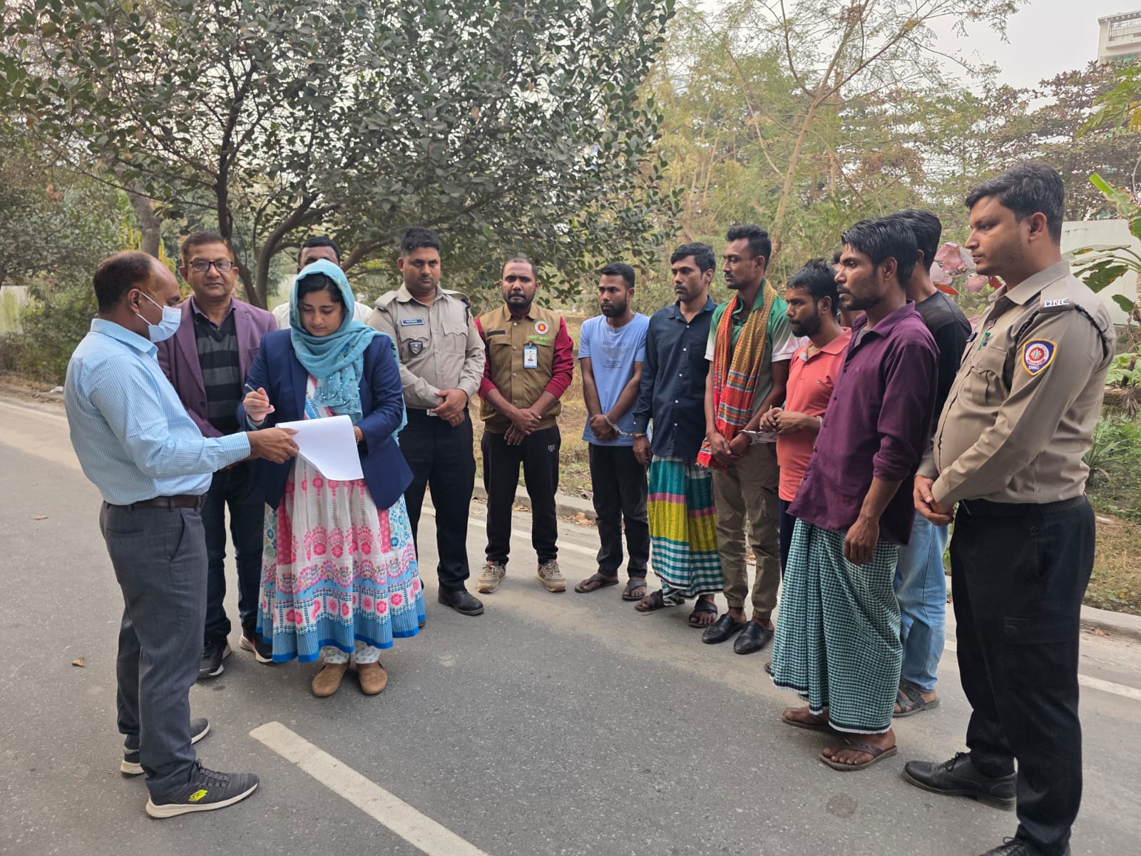 কেরানীগঞ্জে মাদকবিরোধী অভিযানে গাঁজা সেবনের দায়ে ৭ জনের কারাদণ্ড ও অর্থদণ্ড