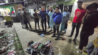রাস্তা থেকে মুমূর্ষু প্রতিবন্ধীকে উদ্ধার করে হাসপাতালে নিলেন ইউএনও