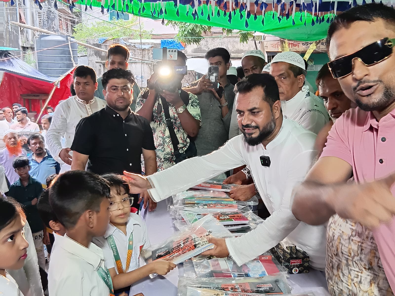 শুভাঢ্যায় অসহায় শিক্ষার্থীদের মাঝে শিক্ষা উপকরণ বিতরণ